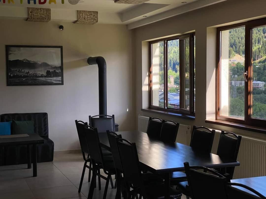 Roza'S Guest House Mestia Bagian luar foto