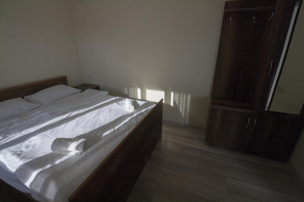 Roza'S Guest House Mestia Bagian luar foto