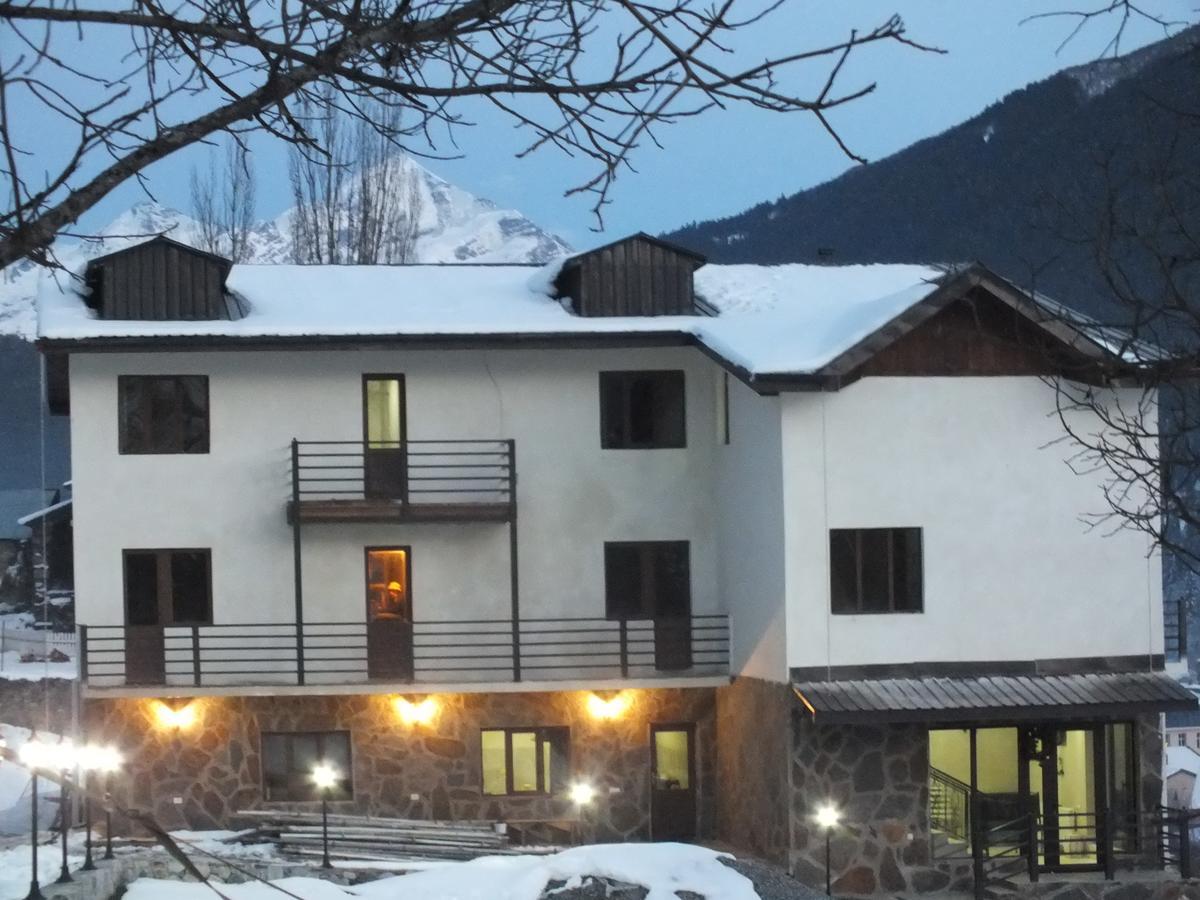 Roza'S Guest House Mestia Bagian luar foto